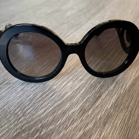 Authentic Prada sunglasses - Picture 2 of 4